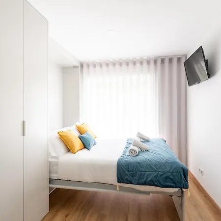 Lotus * アヴェイロ